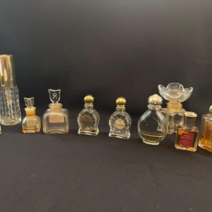 Lote de 11 mini frascos de perfume vintage. L’Interdit Givenchy-Oscar de la Renta-White Shoulders-Bal a Versailles-Raphael-Miss De Rauch-