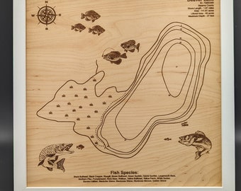 Puede incluir: Un mapa de madera del lago Beaver en el condado de Steam, Wisconsin. El mapa muestra las curvas de nivel del lago, la línea de costa y las especies de peces. El mapa está enmarcado en blanco y tiene una rosa de los vientos en la esquina superior izquierda.