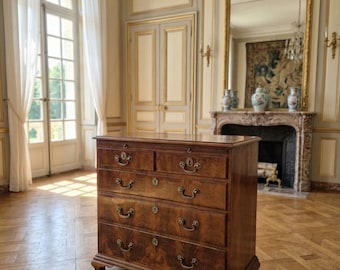 Supreme Georgian Batchelors Chest of drawers