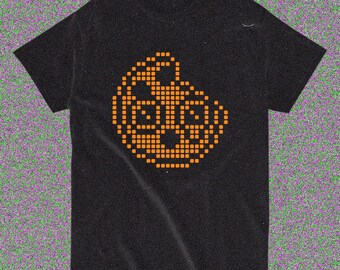 悲しいカワイイクッキーTシャツ – ピクセルアートスナックグラフィックTシャツ