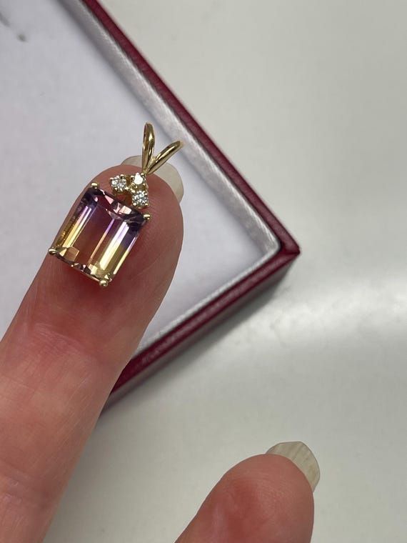 AMETRINE and DIAMONDS set in 14Kt Yellow Gold Pen… - image 3