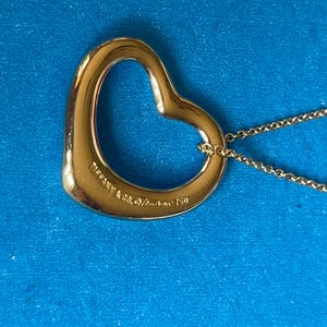 Tiffany 18kt gold floating heart and 18” Tiffany Chain! image 3