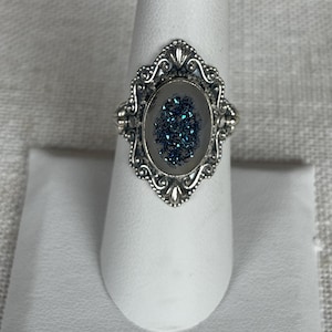 Vintage Sterling silver and drusy ring. Flattering shape!