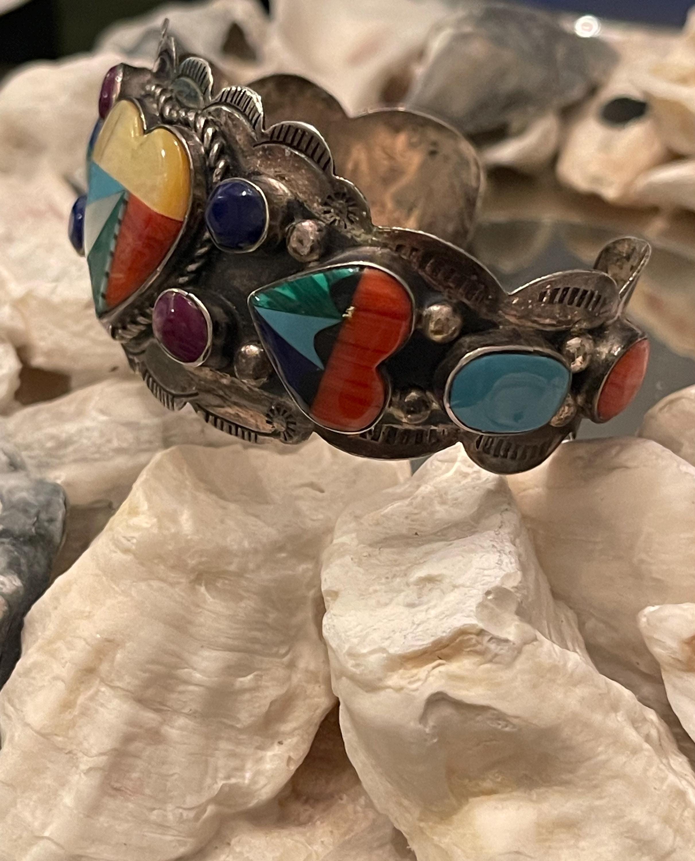 ズニ族…スターリングシルバーとインレイストーンのカフブレスレット