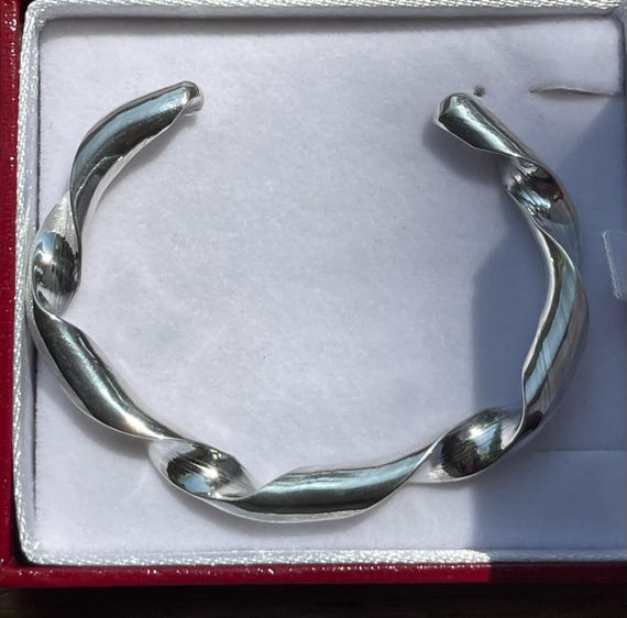 Sterling Silver Sturdy ….Solid…. Small Size Cuff … - image 4
