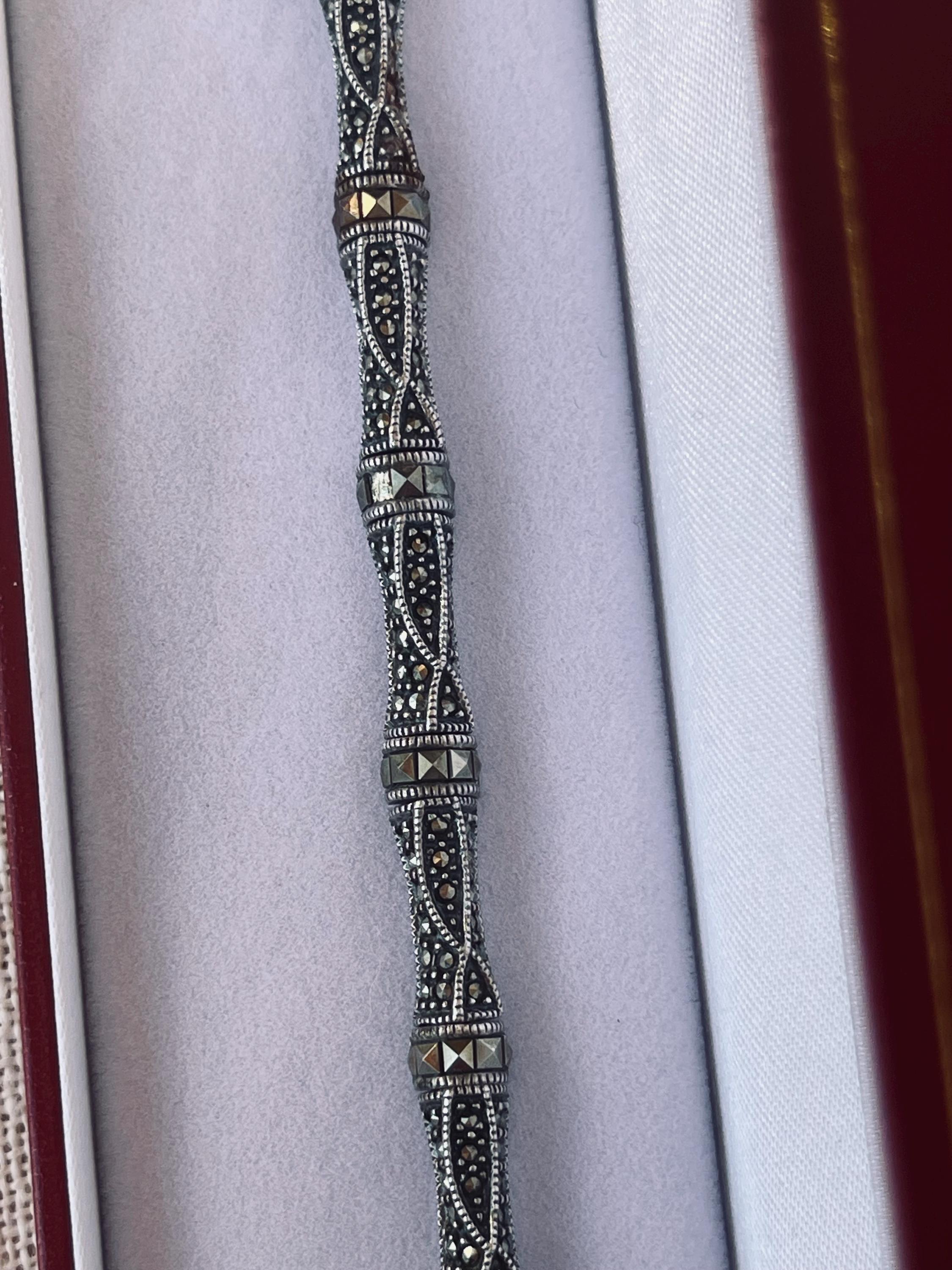 ヴィンテージのスターリングシルバーとマーカサイトブレスレット