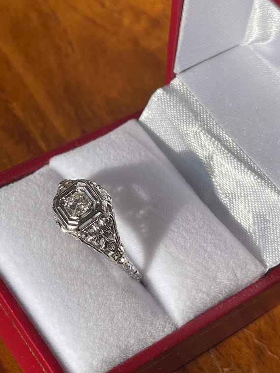 18KT 1/3 carat diamond antique ring SALE View 4
