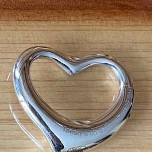 Tiffany & Co. PERETTI シルバーブローチ　「r」 Tiffany & Co. PERETTI シルバーブローチ 「r」