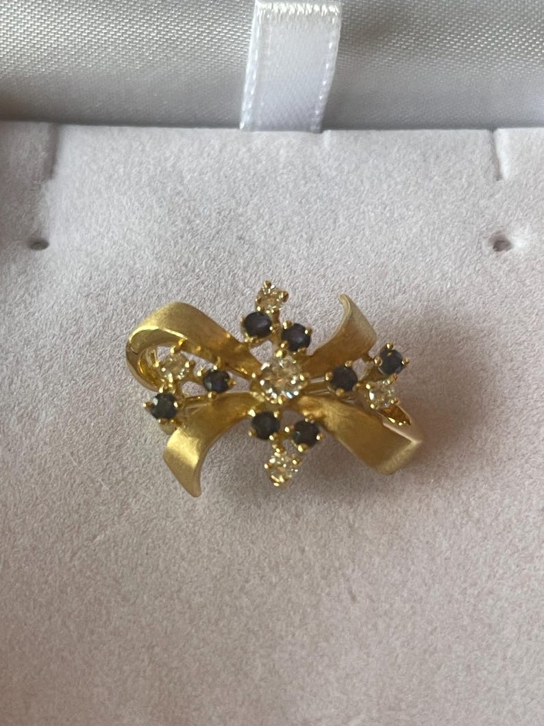 18Kt diamonds and sapphires bow pin includes GAL Appraisal image 3