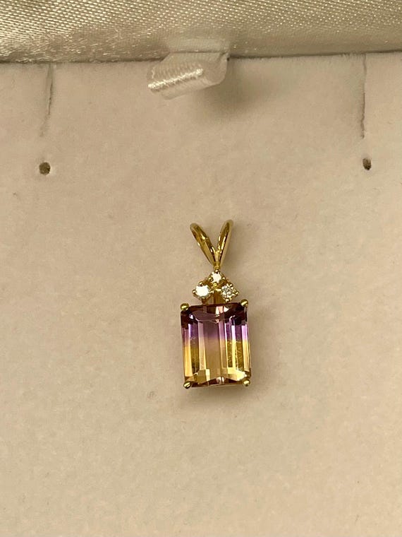 AMETRINE and DIAMONDS set in 14Kt Yellow Gold Pen… - image 5