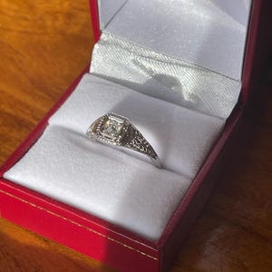 Antique 18kt diamond ring.