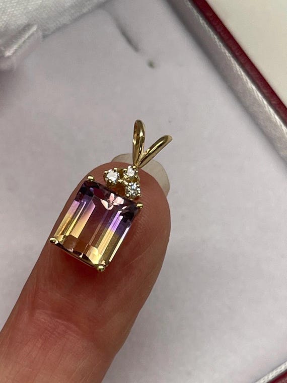 AMETRINE and DIAMONDS set in 14Kt Yellow Gold Pen… - image 6