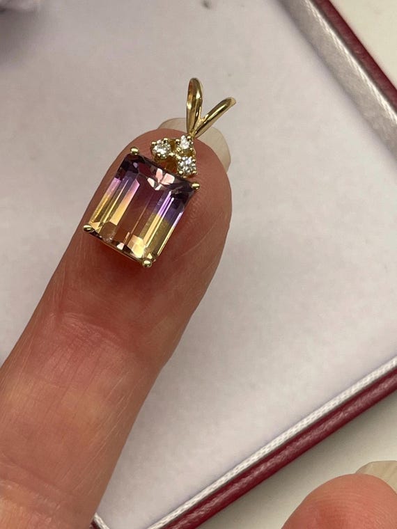 AMETRINE and DIAMONDS set in 14Kt Yellow Gold Pen… - image 7