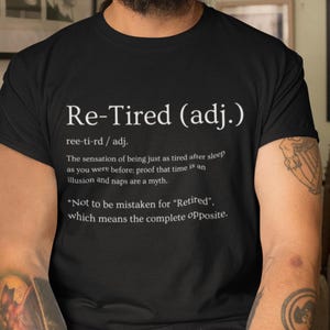 Re-Tired lustiges T-Shirt, Re-Tired Definition Shirt, Wörterbuch lustiges Shirt, Freund Gruppe Shirt, lustiges Definition Shirt Geschenk, müde jeden Tag
