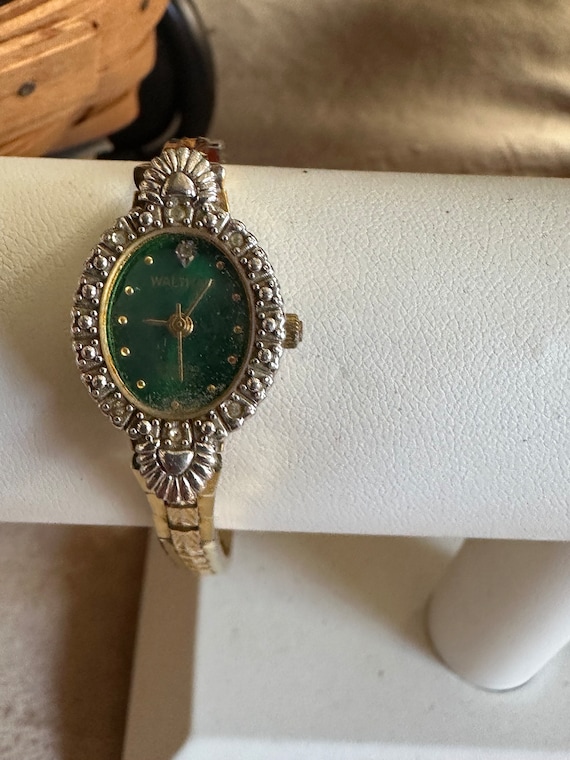 vintage ladies Waltham diamond quartz watch