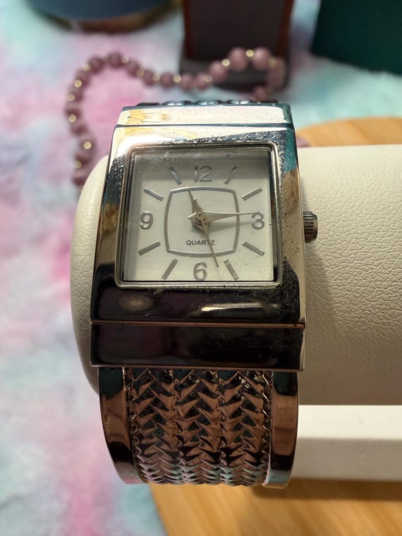 Stainless steel ladies bangle watch