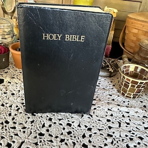 vintage holy bible 1982