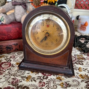 Vintage Telechron Knickerbocker WWII Era Mantel Clock 4H99 Vintage Telechron Knickerbocker WWII Era Mantel Clock 4H99