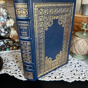 vintage The life & strange surprising Adventures of Robinson Crusoe book 1976