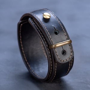 Bracelet personnalisé pour hommes en cuir, manchette en cuir réglable, cadeaux en cuir personnalisés, cadeaux de petit ami, bracelets unisexes, bracelet brun foncé fait à la main