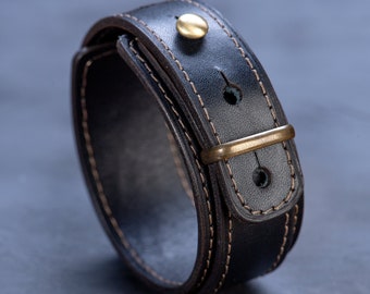 Bracelet personnalisé pour hommes en cuir, manchette en cuir réglable, cadeaux en cuir personnalisés, cadeaux de petit ami, bracelets unisexes, bracelet brun foncé fait à la main