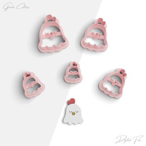 Puede incluir: Conjunto de seis cortadores de galletas de plástico rosa con forma de pollos. Los cortadores incluyen un pollo grande, un pollo mediano, un pollo pequeño, una cabeza de pollo y dos pollos con corazones en la cabeza.