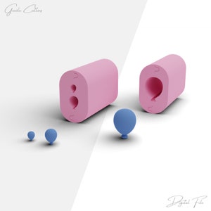Puede incluir: Un molde de silicona rosa con dos cavidades en forma de globos. El molde se muestra junto a tres formas de globos azules.