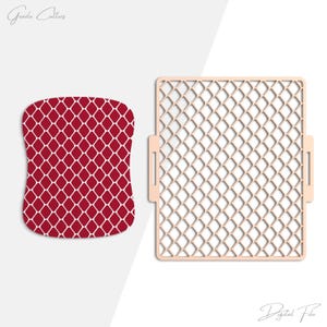 Pode incluir: Dois estênceis artesanais. Um é uma forma vermelha curva com um padrão de losangos brancos. O outro é um quadrado castanho claro com um design de grade de losangos e alças. As palavras "Grada Cutters" e "Digital File" estão na imagem.