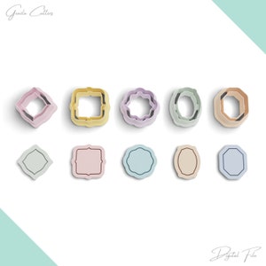 Peut inclure: Ensemble de dix emporte-pièces de différentes formes et couleurs, notamment carrées, ovales et rondes. Les emporte-pièces sont disposés en deux rangées sur un fond blanc. Le texte "Gazda Cutters" apparaît en haut de l'image.