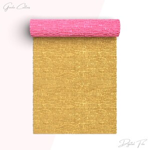 Peut inclure: Un rouleau de papier crépon doré et rose. Le papier a un motif texturé et est enroulé avec le côté rose vers l'extérieur.