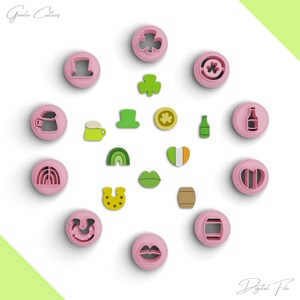Könnte beinhalten: Ein Set mit 18 rosafarbenen und grünen Ausstechern mit verschiedenen Designs zum Thema St. Patrick's Day, darunter Kleeblätter, Bierkrüge, Leprechaun-Hüte, Regenbögen und Herzen.