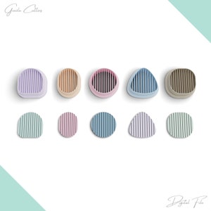 Peut inclure: Ensemble de neuf porte-savons en silicone de différentes formes et couleurs. Les porte-savons présentent un motif rayé et sont parfaits pour contenir des savons en barre.