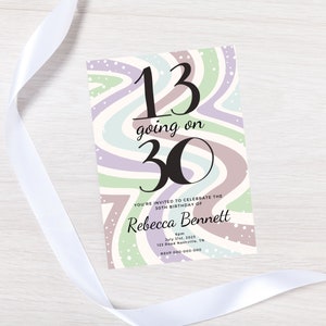 Op de afbeelding: Een verjaardagsuitnodiging met de tekst "13 going on 30" in zwart. De uitnodiging heeft een kleurrijke golvende achtergrond in pasteltinten van groen, paars en wit. De uitnodiging bevat de naam Rebecca Bennett en evenementdetails.
