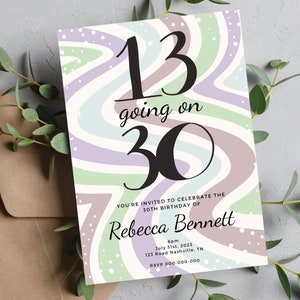 Op de afbeelding: Een verjaardagsuitnodiging met de tekst "13 going on 30" in zwart. De achtergrond heeft een golvend patroon in pastelgroen, paars en wit. De uitnodiging bevat de naam Rebecca Bennett, datum, tijd en RSVP-informatie.