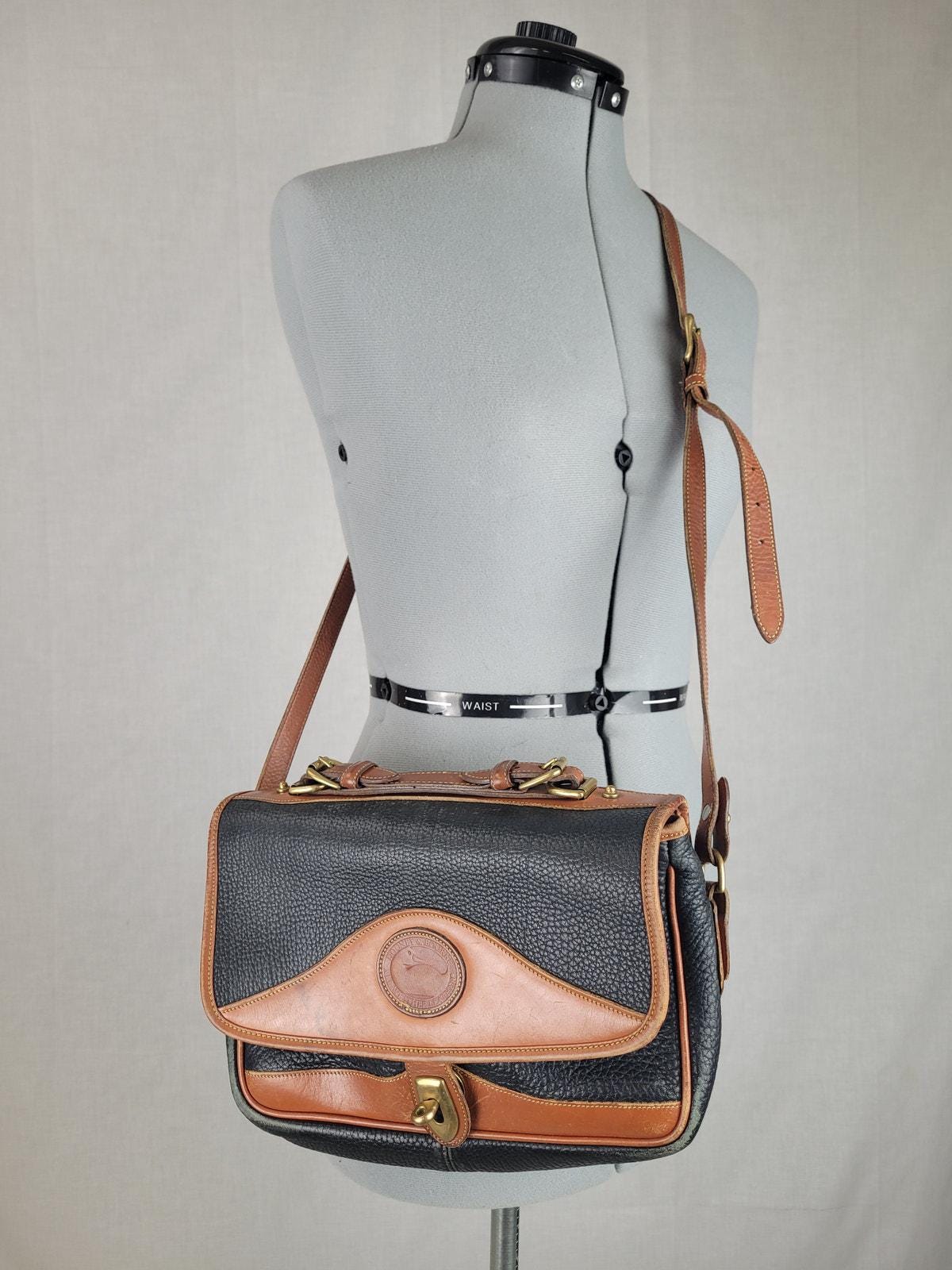 未使用 Dooney&Bourke デカロゴ タグ付 ショルダーバッグ 未使用 Dooney&Bourke デカロゴ タグ付 ショルダーバッグ