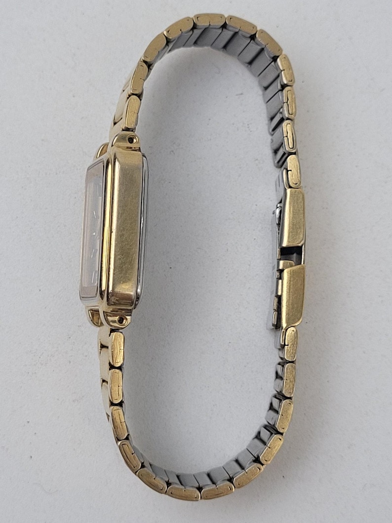 Vintage Adolfo goudkleurig quartz dameshorloge afbeelding 7