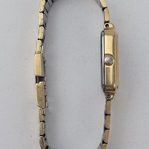 Vintage Adolfo goudkleurig quartz dameshorloge afbeelding 8