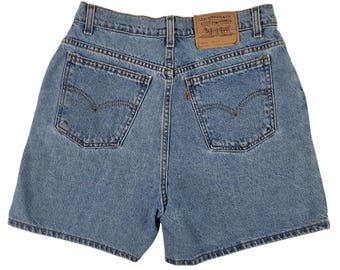 Shorts Levi's vintage de los años 90 con etiqueta naranja, lavado medio, talla 30 de cintura para mujer.