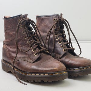 Brown Dr Martens Women display picture 2