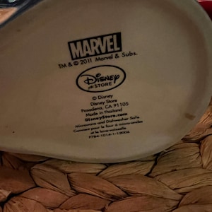 ¡Superhéroe! Taza de café coleccionable del Capitán América de Marvel Disney Store imagen 5