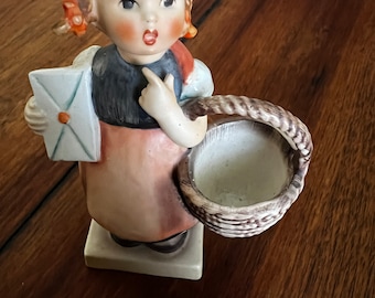 Figura de niña con carta y cesta "Meditación" de Goebel Hummel, Alemania, 13/2/1962