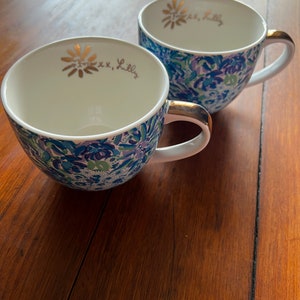NEW IN BOX Lilly Pulitzer 12 Ounce Blue, Green, and Lavendar Ceramic Mugs with Gold Accent - Set of 2