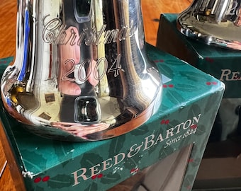 Campana plateada navideña de Reed & Barton de 2004 en caja (tiene dos, se venden por separado)