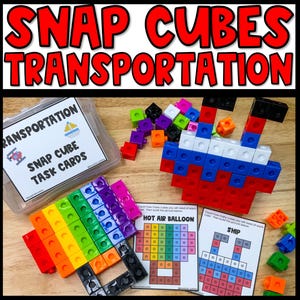 Pode incluir: Um conjunto de cubos de encaixe coloridos e cartões de tarefas para uma atividade educativa com o tema transportes. A imagem mostra um navio e um balão de ar quente construídos com cubos, uma estrutura de cubos arco-íris e cartões de tarefas.