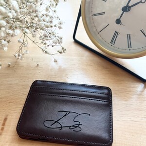 Cartera minimalista de cuero, tarjetero delgado, tarjetero personalizado, regalo del Día del Padre, billetera mágica, billetera plegable, regalo para él, papá, hijo
