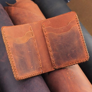 Cartera de cuero plegable hecha a mano, cartera de cuero personalizada, cartera minimalista, regalo de aniversario, regalo para padrinos de boda, regalo de San Valentín para él
