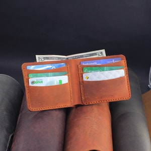 Cartera de cuero, cartera plegable hecha a mano, cartera minimalista, cartera delgada, titular de identificación, regalo de padrinos, regalo de San Valentín, regalo para él