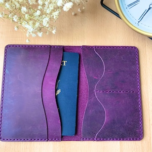 Passhülle, personalisierter Leder-Passhalter, personalisierter Brieftaschen-Pass für Männer und Frauen, Geschenk für Reisende, Monogramm-Pass
