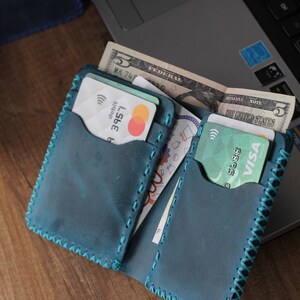Cartera de cuero plegable hecha a mano, cartera de cuero personalizada, cartera minimalista, regalo de aniversario, regalo para padrinos de boda, regalo de San Valentín para él