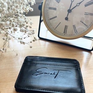 Cartera minimalista de cuero, tarjetero delgado, tarjetero personalizado, regalo del Día del Padre, billetera mágica, billetera plegable, regalo para él, papá, hijo